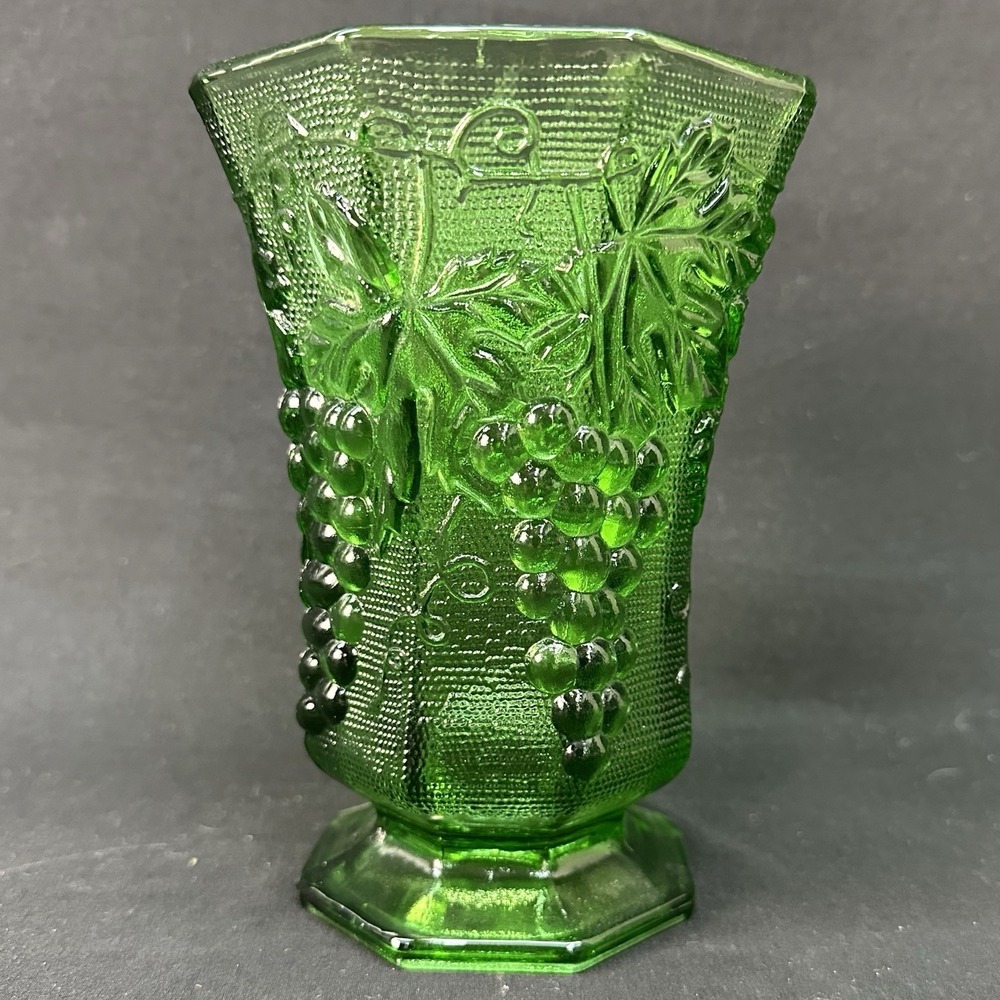 Anchor Hocking 6 3/8" Emerald Green Harvest‎ Grape (Grapevine) Vase, Vintage - Picture 4 of 8